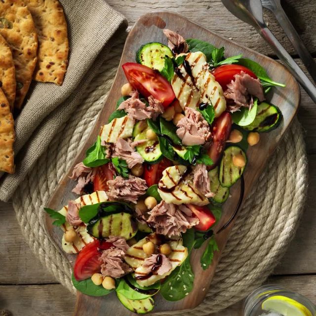 Planning a BBQ this weekend? 
 
Despite its name, our tuna Fridge Pots can be stored outside of the fridge before opening, making them great for sides to go along with your BBQ feast! Chargrilled halloumi tuna salad, anyone?

Eat Strong. Go Summer Strong. ☀️

#JohnWest #EatStrongGoStrong #BBQIdeas #GymSnacks #HighProtein #QuickAndEasy