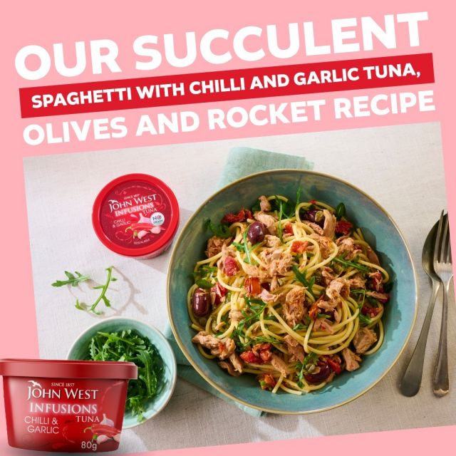Warm up your dinner times with this succulent spaghetti with chilli and garlic tuna, olives and rocket recipe.
Made using our John West Infusions Tuna Chilli & Garlic, it can be conjured up in no time at all, and is packed with flavour and natural protein.